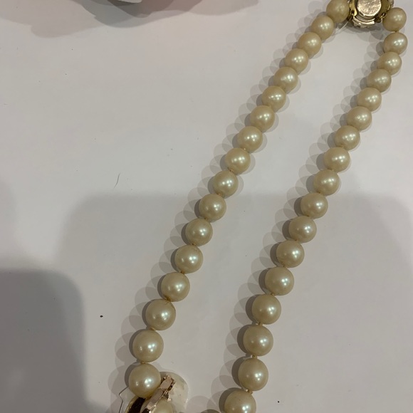 Vintage Faux pearl necklace. - Picture 9 of 9